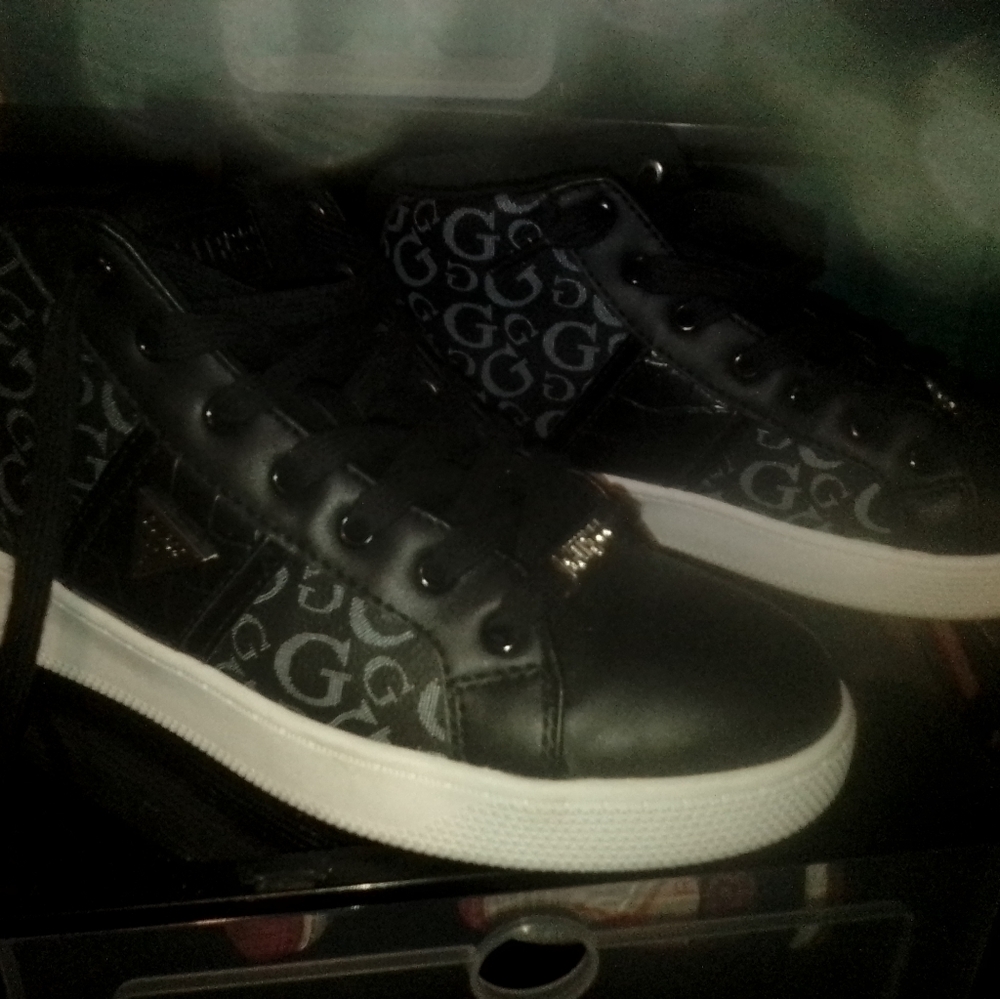 Womens GUESS Sneakers Size 7.5